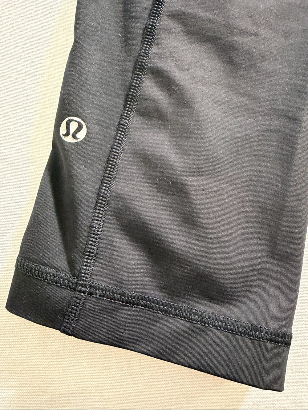 Lululemon Black Crop Athletic Leggings with Reflective Logo size 6